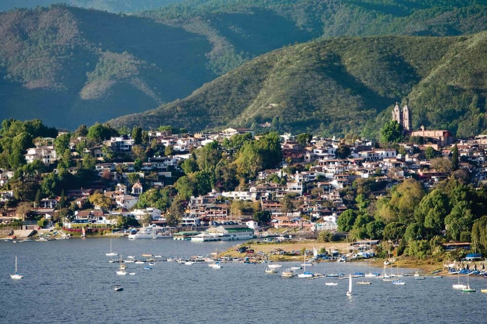 Lago y península de Valle de Bravo